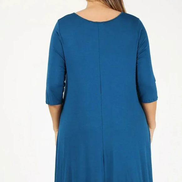 Plus Size Keyhole Dress with Pockets - Picture 4 of 4